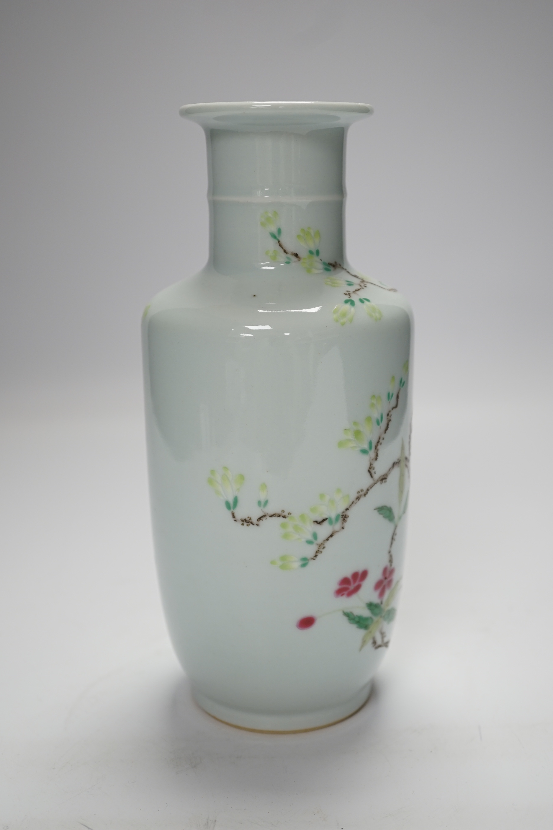 A Chinese porcelain famille rose vase, 22cm high